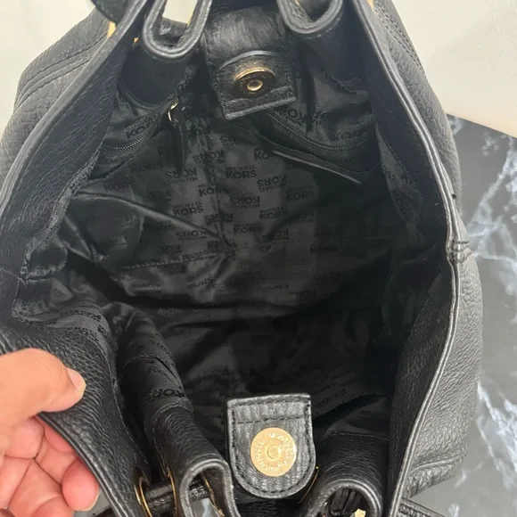 Women’s Handbag Michael Michael Kors
Black Tassel Leather Shoulder Bag AUTHENTIC - Picture 9 of 9